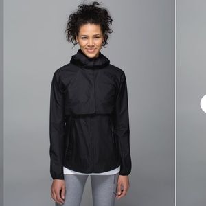 Lulu Lemon rain and wind proof running jacket TRANSFORMABLE size 6